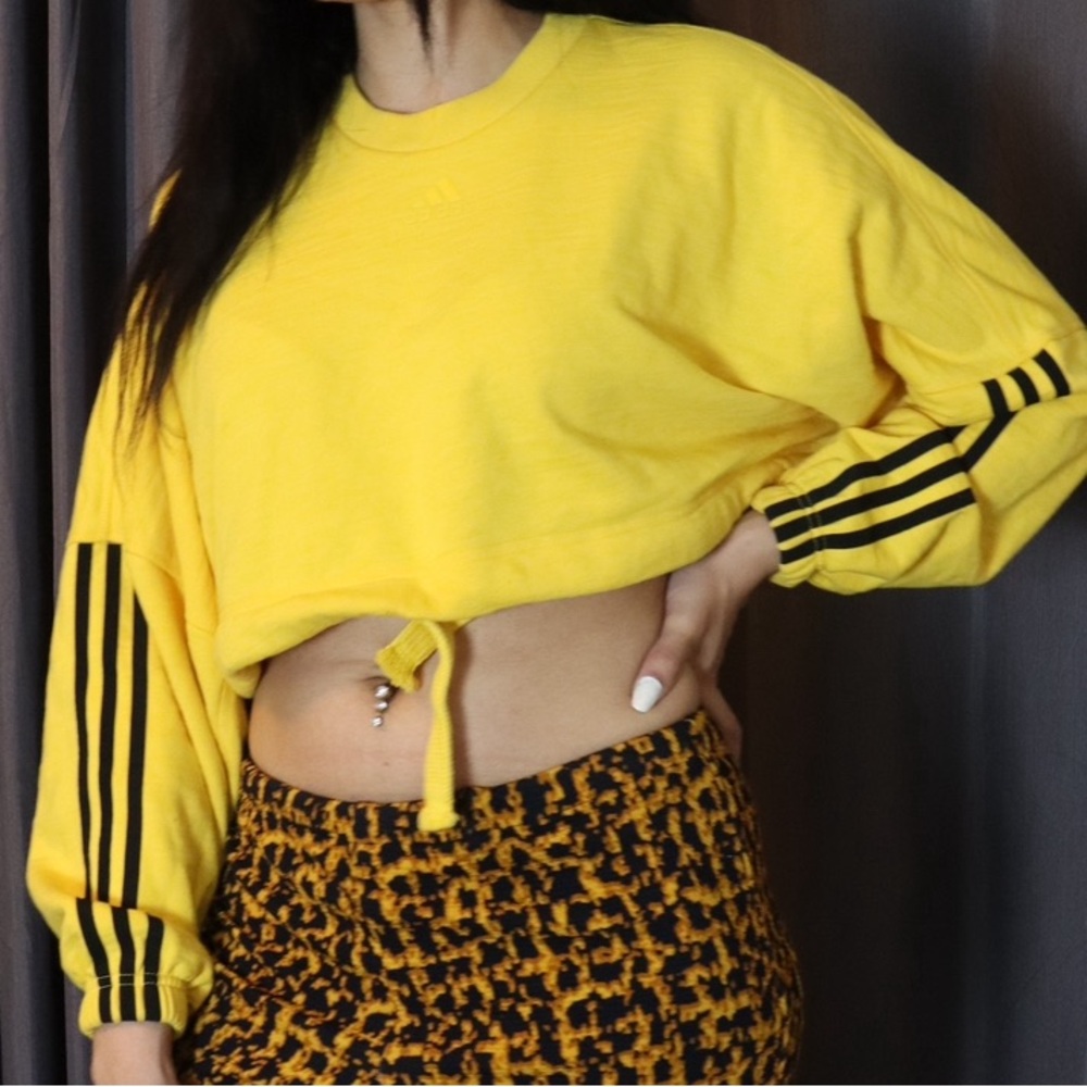 Cropped Yellow sweater